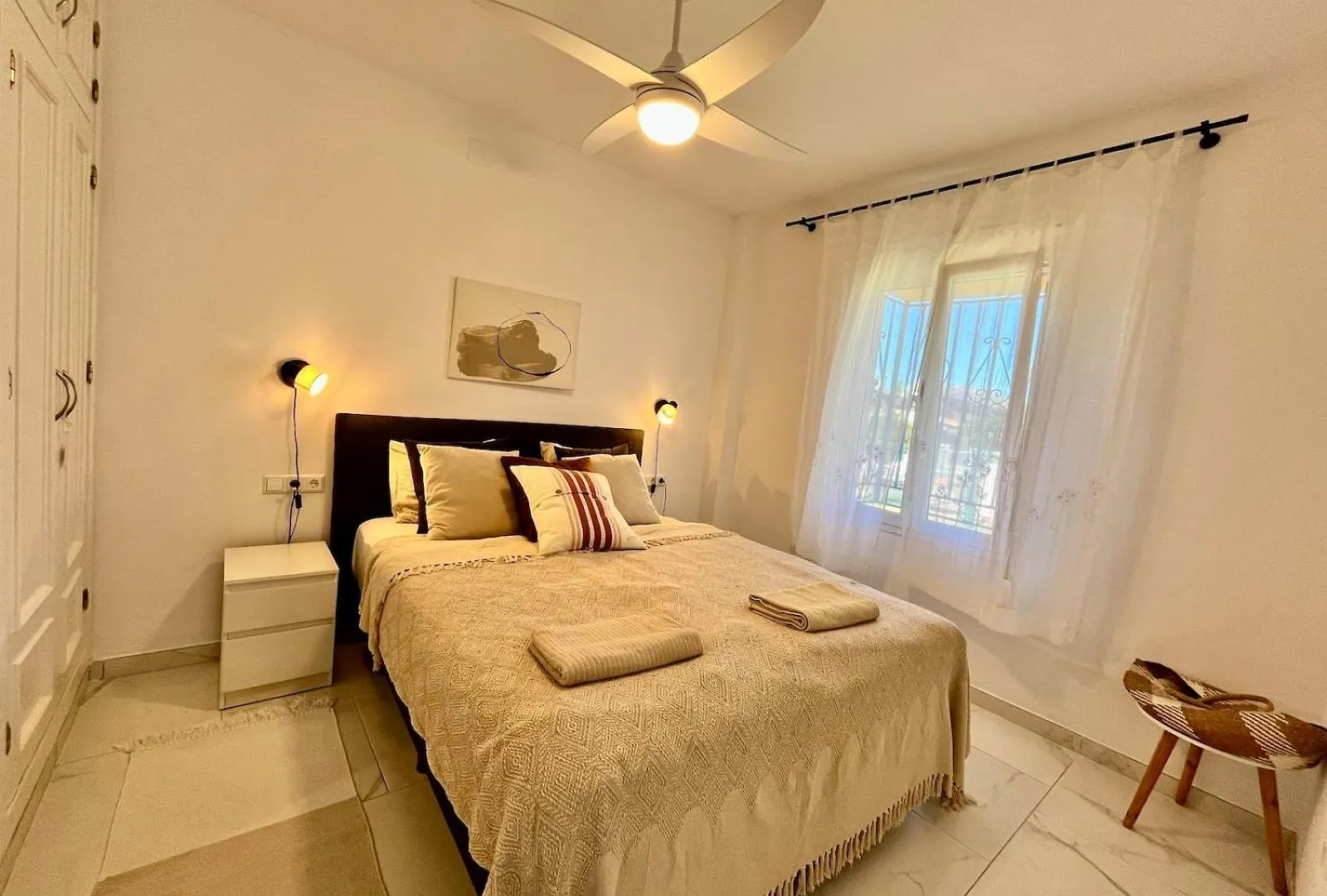 2 Bedroom Apartment Walking Distance To The Beach Sitio de Calahonda