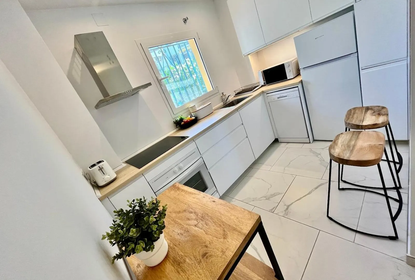 2 Bedroom Apartment Walking Distance To The Beach Sitio de Calahonda