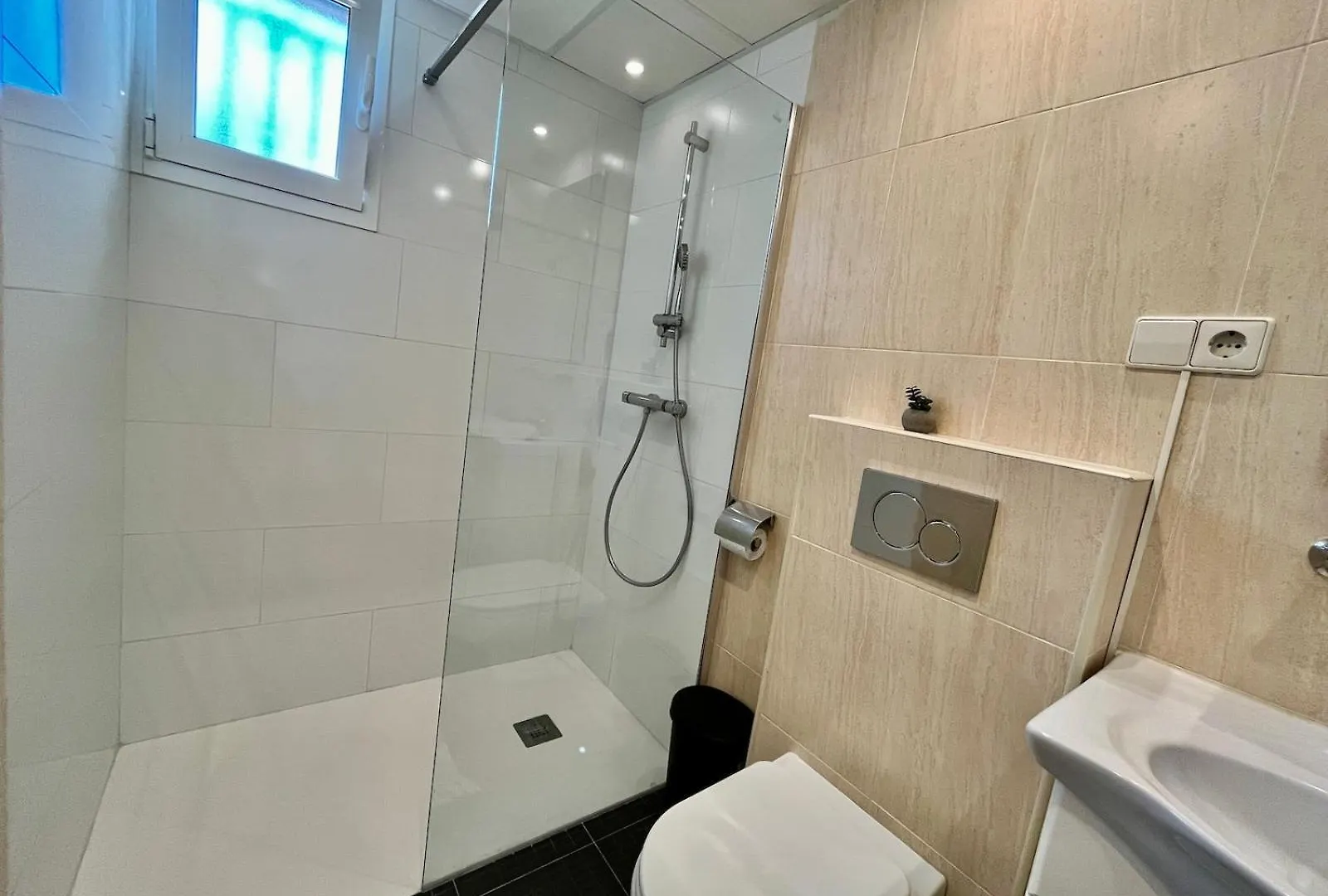 2 Bedroom Apartment Walking Distance To The Beach Sitio de Calahonda