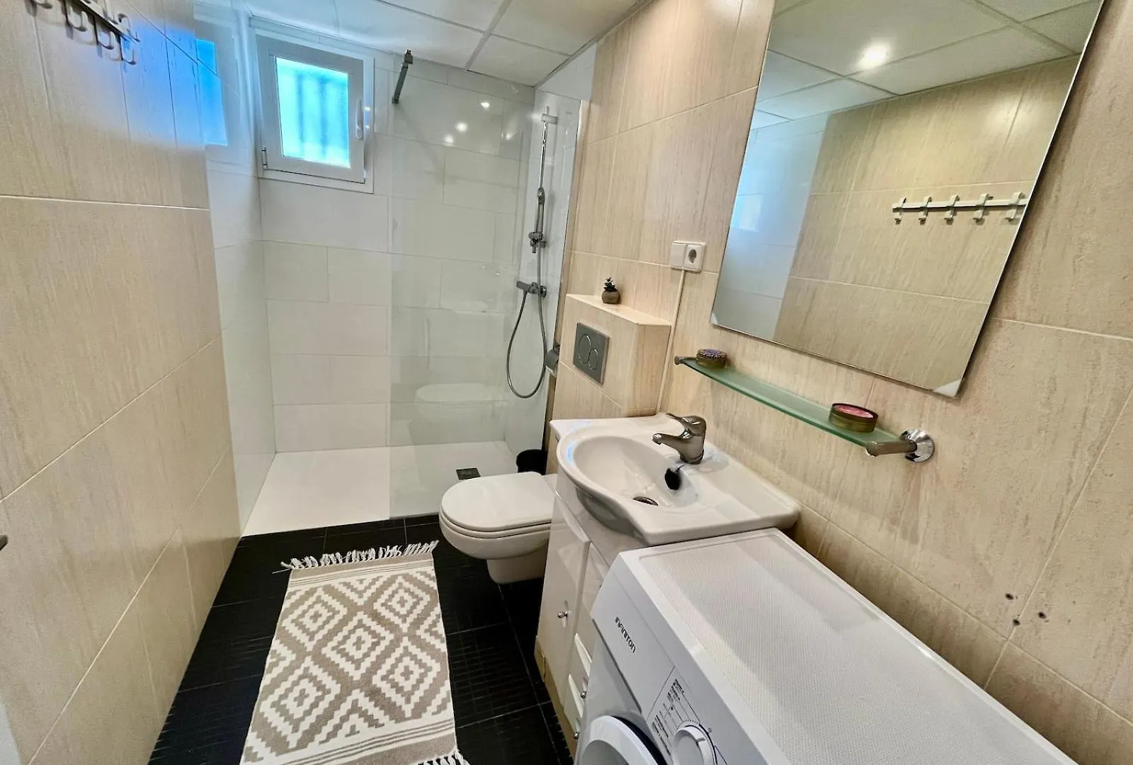 2 Bedroom Apartment Walking Distance To The Beach Sitio de Calahonda España
